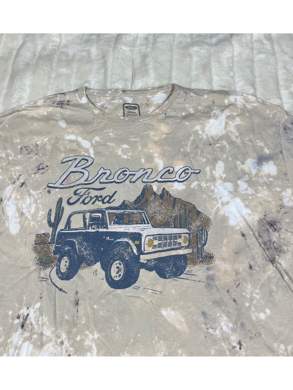 Women's 2XL Ford Bronco Upcycle Bleach Dye Tan White Fall Spring Casual Tee